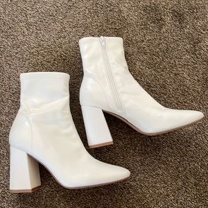 White boots size 7